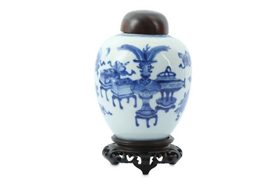 Lot 1 - A CHINESE BLUE AND WHITE 'HUNDRED ANTIQUES' JAR.