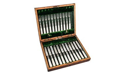 Lot 201 - A cased set of George V sterling silver and mother of pearl fruit eaters, Sheffield 1923 by Sutherland & Roden