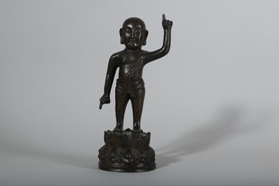 Lot 94 - A CHINESE BRONZE FIGURE OF THE INFANT BUDDHA.