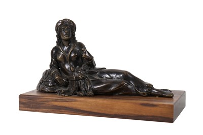Lot 156 - A LATE 17TH / EARLY 18TH CENTURY FLEMISH PATINATED BRONZE FIGURE OF A SIBYL