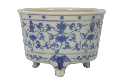 Lot 670 - CHINESE BLUE AND WHITE 'BAJIXIANG' INCENSE BURNER.
