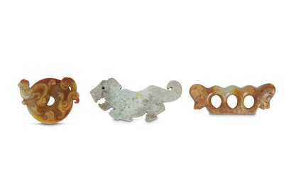 Lot 525 - THREE SMALL CHINESE JADE CARVINGS.
