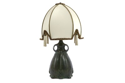 Lot 403 - A early 20th century Art Nouveau bronze table lamp