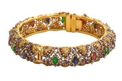 Lot 51 - A hinged bangle