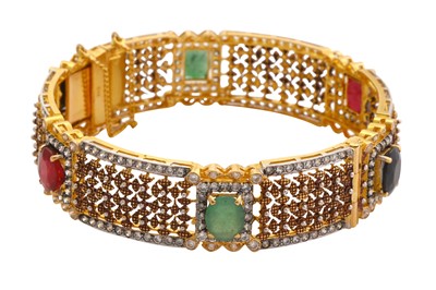 Lot 44 - A hinged bangle