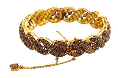 Lot 50 - A hinged bangle
