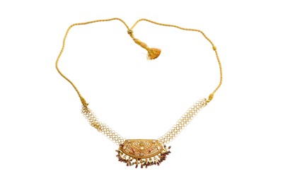 Lot 52 - A necklace and a pair of earrings