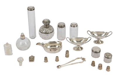 Lot 352 - An Edwardian silver mounted cut glass scent bottle