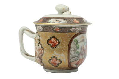 Lot 448 - A CHINESE FAMILLE ROSE 'ROCKEFELLER' PATTERN CUSTARD JAR AND COVER.