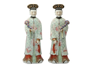 Lot 520 - A PAIR OF CHINESE FAMILLE ROSE FIGURES OF LADIES.