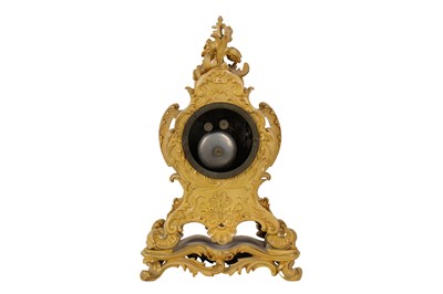Lot 33 - A SECOND QUARTER 19TH CENTURY FRENCH GILT BRONZE MANTEL CLOCK