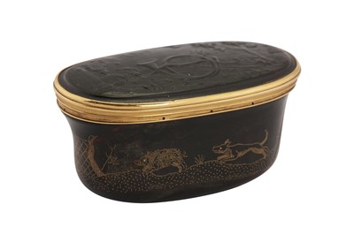 Lot 87 - An early 18th century unmarked gold mounted tortoiseshell pique work snuff box, probably English circa 1710