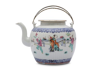 Lot 232 - A CHINESE FAMILLE ROSE TEAPOT AND COVER.