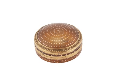 Lot 90 - A late 18th century French unmarked gold mounted pique work blonde tortoiseshell snuff box, probably Paris circa 1780