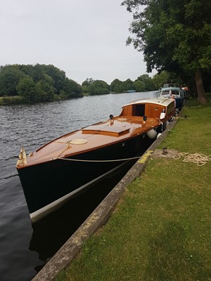 Lot 5 - A day trip up the Thames with a picnic lunch for six