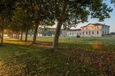 Lot 14 - Four nights for sixteen in Villa Saraceno in the Veneto, Italy