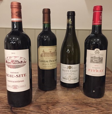 Lot 34 - 12 bottles of red and white Bordeaux