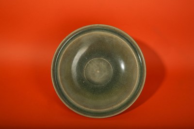 Lot 160 - A CHINESE LONGQUAN CELADON CHARGER.