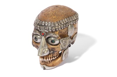Lot 53 - AN EARLY 20TH CENTURY TIBETAN KAPALA HUMAN SKULL WITH SILVERED MOUNTS