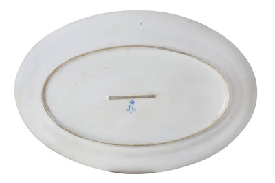 Lot 85 - A PORCELAIN SERVING PLATE FROM THE SERVICE OF THE SULTAN OF TURKEY BY THE IMPERIAL PORCELAIN FACTORY, ST PETERSBURG, PERIOD OF NICHOLAS I (1825-1855)