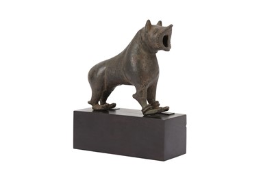 Lot 114 - A CAST BRONZE LION-SHAPED SPOUT