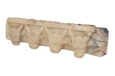 Lot 4 - A SOUTH ARABIAN ALABASTER FRAGMENT, CIRCA 1ST CENTURY B.C. - 1ST CENTURY A.D.