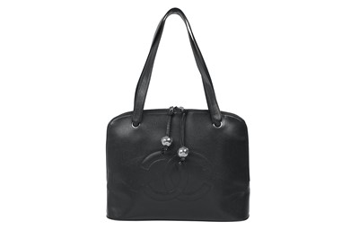 Lot 117 - Chanel Emerald Green Caviar Shoulder Bag