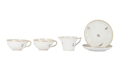 Lot 4 - A PAIR OF CROWN DERBY PORCELAIN CUPS AND SAUCERS, LATE 18TH CENTURY