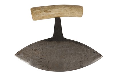 Lot 49 - A 20TH CENTURY INUIT ULU (KNIFE)