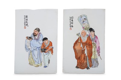 Lot 214 - A CHINESE FAMILLE ROSE MINIATURE TABLE SCREEN.