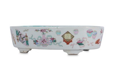 Lot 580 - A CHINESE FAMILLE ROSE JARDINIÈRE.