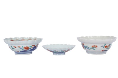Lot 776 - TWO JAPANESE KAKIEMON STYLE BOWLS.
