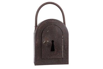 Lot 382 - A LARGE EARLY 20TH CENTURY CAST IRON NOVELTY LETTER BOX IN THE FORM OF A PADLOCK