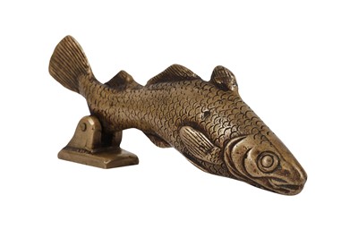 Lot 94 - A VICTORIAN BRASS NOVELTY DOOR KNOCKER