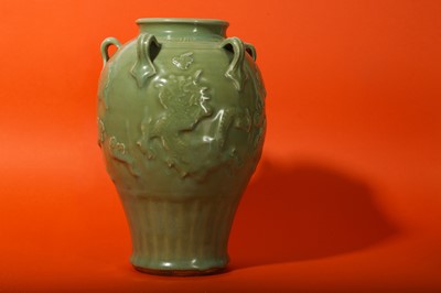 Lot 164 - A CHINESE LONGQUAN CELADON 'DRAGON' VASE.