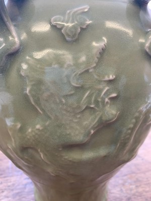 Lot 164 - A CHINESE LONGQUAN CELADON 'DRAGON' VASE.