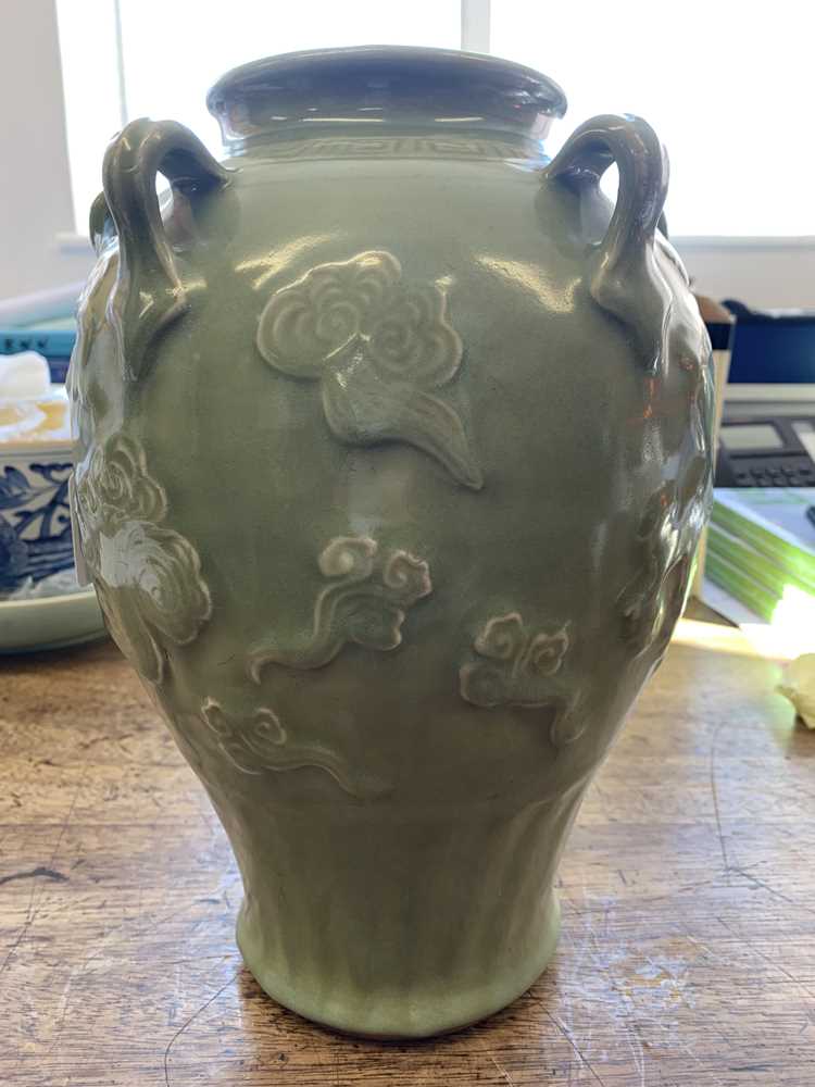 Lot 164 - A CHINESE LONGQUAN CELADON 'DRAGON' VASE.