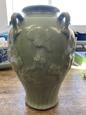 Lot 164 - A CHINESE LONGQUAN CELADON 'DRAGON' VASE.