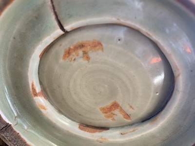 Lot 164 - A CHINESE LONGQUAN CELADON 'DRAGON' VASE.