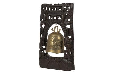 Lot 117 - A 20TH CENTURY BURMESE BRASS BELL AND CARVED HARDWOOD STAND