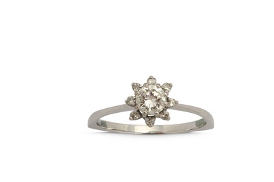 Lot 1233 - A diamond cluster ring