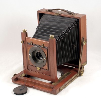 Lot 54 - An Un-named Half Plate Field Camera with Unusual Wide Angle Lens
