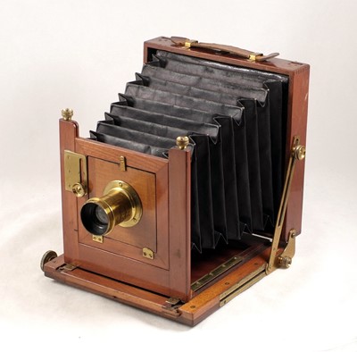 Lot 48 - An Un-named Half Plate Wood & Brass Field Camera