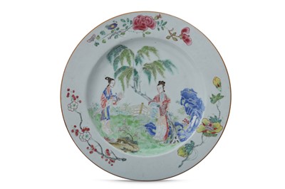 Lot 265 - A CHINESE FAMILLE ROSE 'LADIES' DISH.