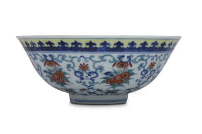 Lot 644 - A CHINESE DOCAI BOWL.
