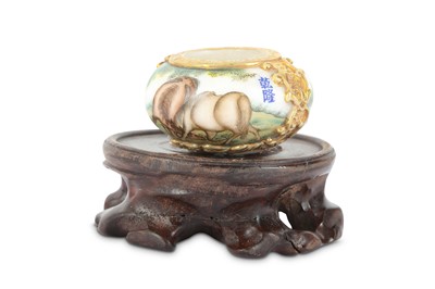 Lot 590 - A CHINESE FAMILLE ROSE GLASS 'HORSES' WASHER.