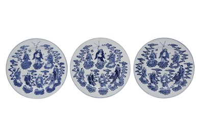 Lot 435 - A SET OF THREE CHINESE BLUE AND WHITE 'IMMORTALS' DISHES.