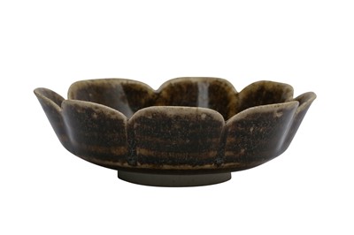 Lot 335 - A CHINESE OCTAGONAL LOBED DISH.