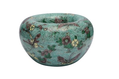 Lot 607 - A CHINESE FAMILLE VERTE 'BUTTERFLY' WASHER.