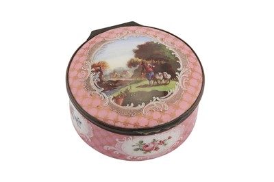 Lot 85 - A mid-18th century English enamel bonbonniere or table snuffbox, Staffordshire circa 1760